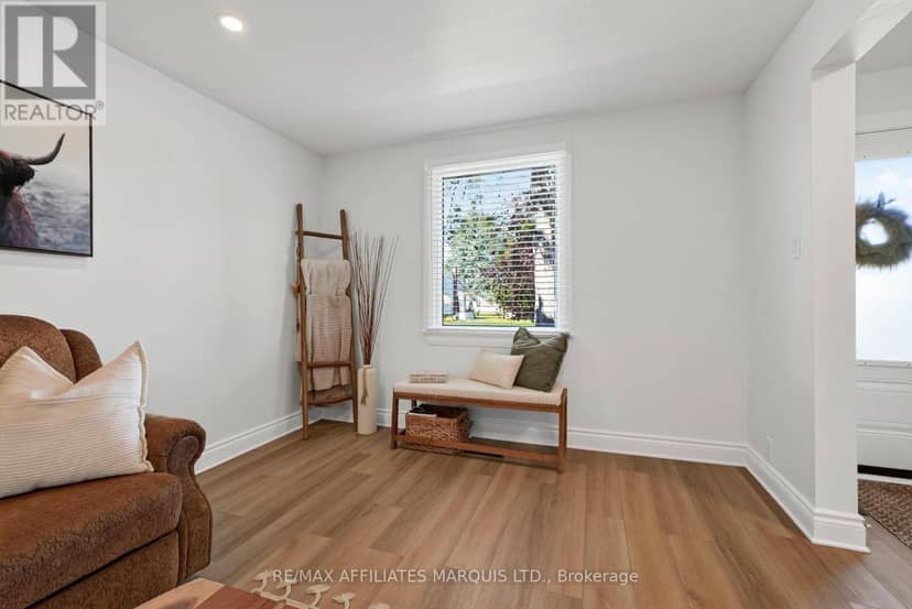 916 Leonard Avenue — photo 7 of 40