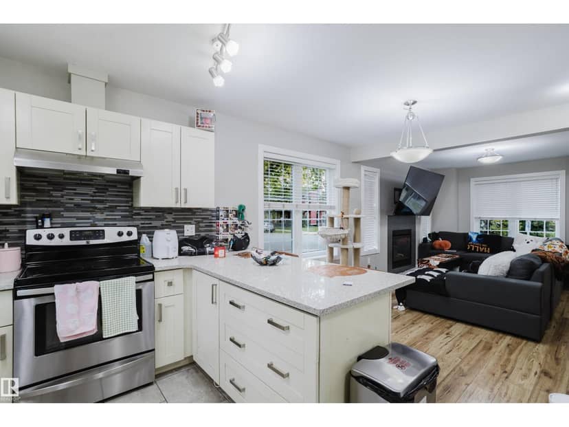 10204 - 10210 113 AV NW — photo 13 of 40