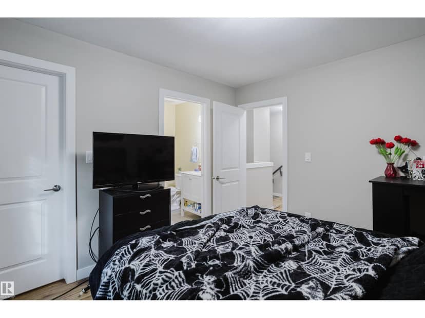 10204 - 10210 113 AV NW — photo 17 of 40