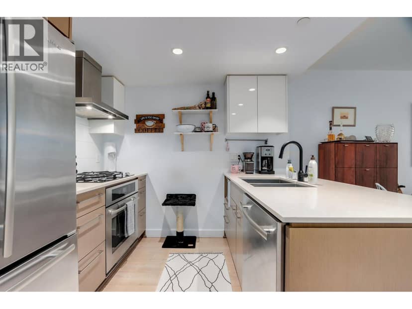 207 1618 QUEBEC STREET, Vancouver, photo 2