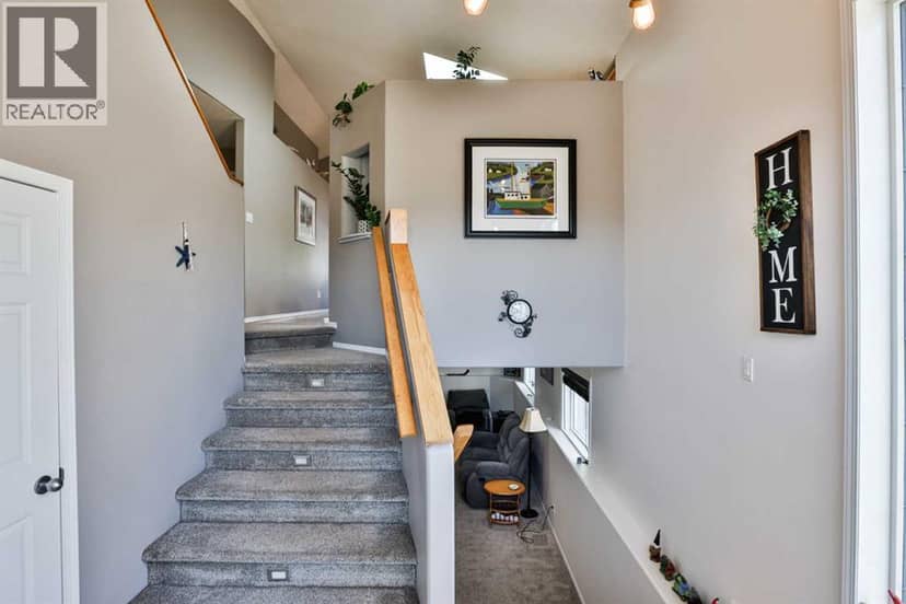 139 Heritage Circle W, Lethbridge, photo 2