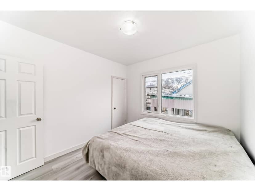 9221 110 AV NW — photo 15 of 32