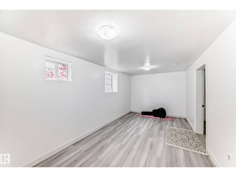 9221 110 AV NW — photo 21 of 32