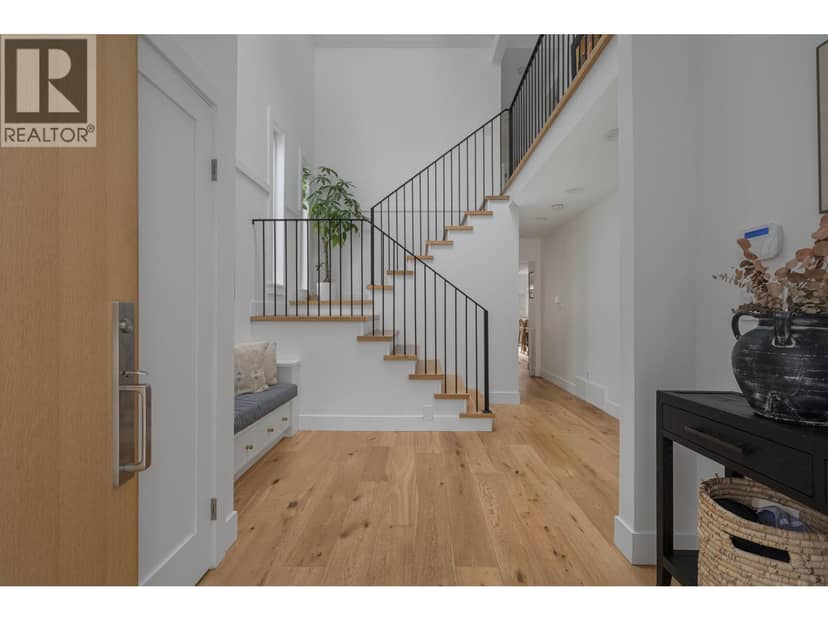 3250 W 37TH AVENUE, Vancouver, photo 2