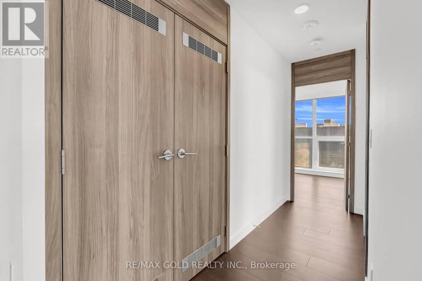 2315 - 68 Esther Shiner Boulevard — photo 19 of 39