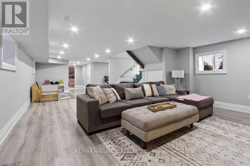 281 Warden Avenue — photo 40 of 40