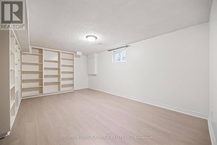 49 Hetherington Crescent — photo 30 of 34
