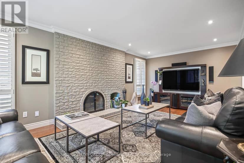 49 Hetherington Crescent — photo 9 of 34