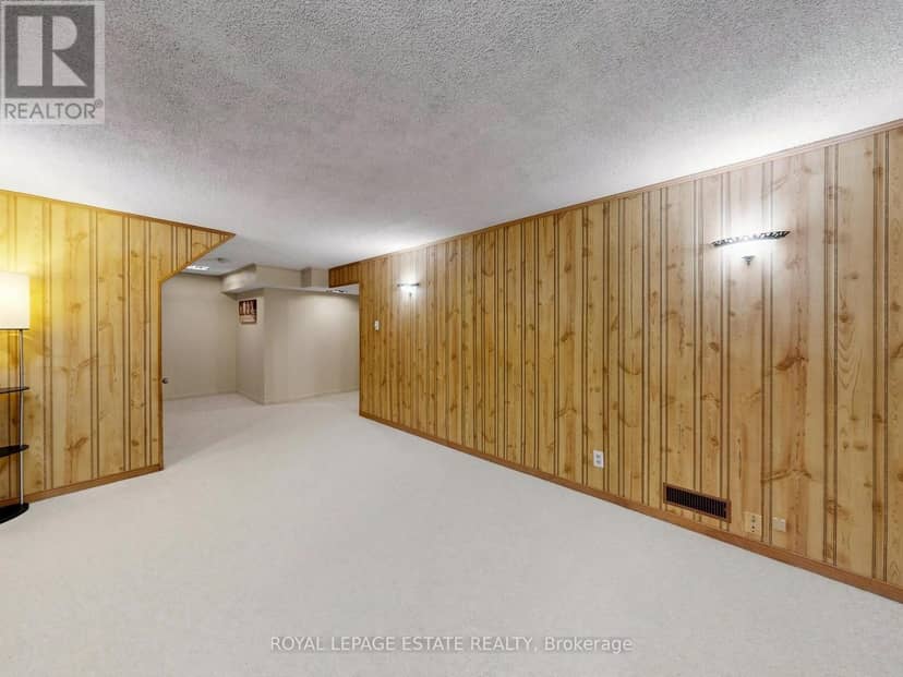38 Burbank Crescent — photo 27 of 36