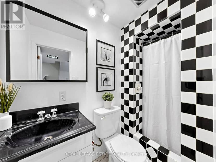 38 Burbank Crescent — photo 30 of 36