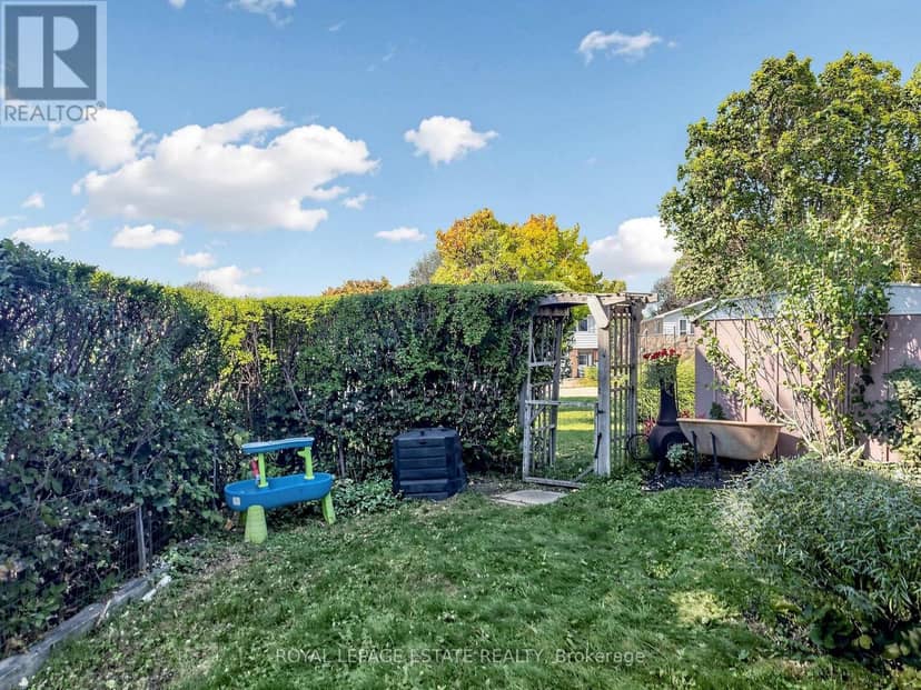 38 Burbank Crescent — photo 36 of 36