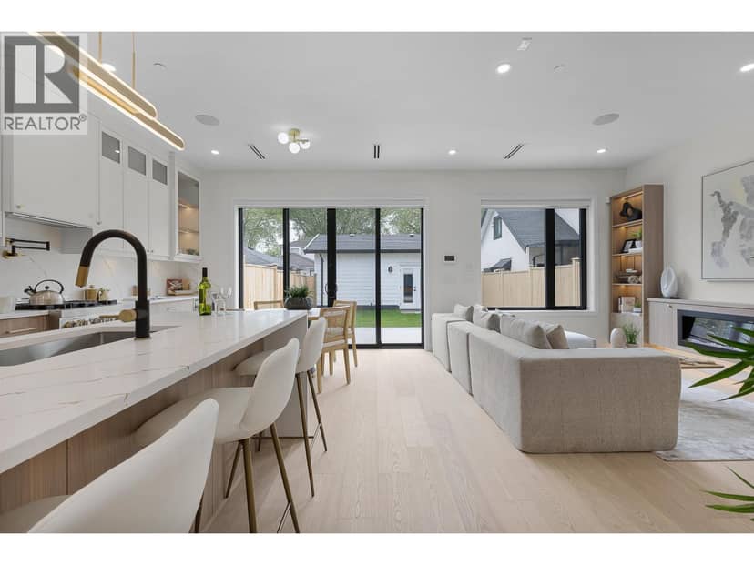 2 182 ONTARIO PLACE, Vancouver, photo 2
