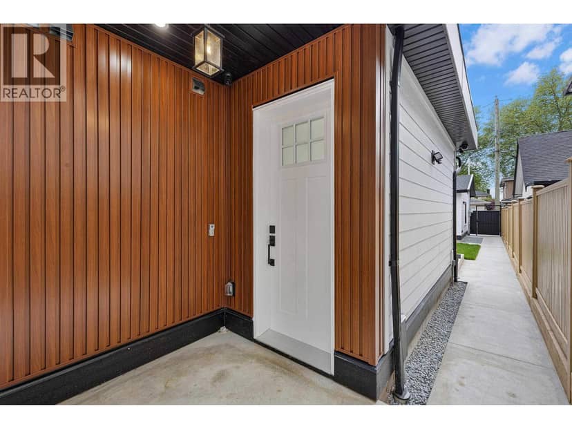 2 182 ONTARIO PLACE, Vancouver