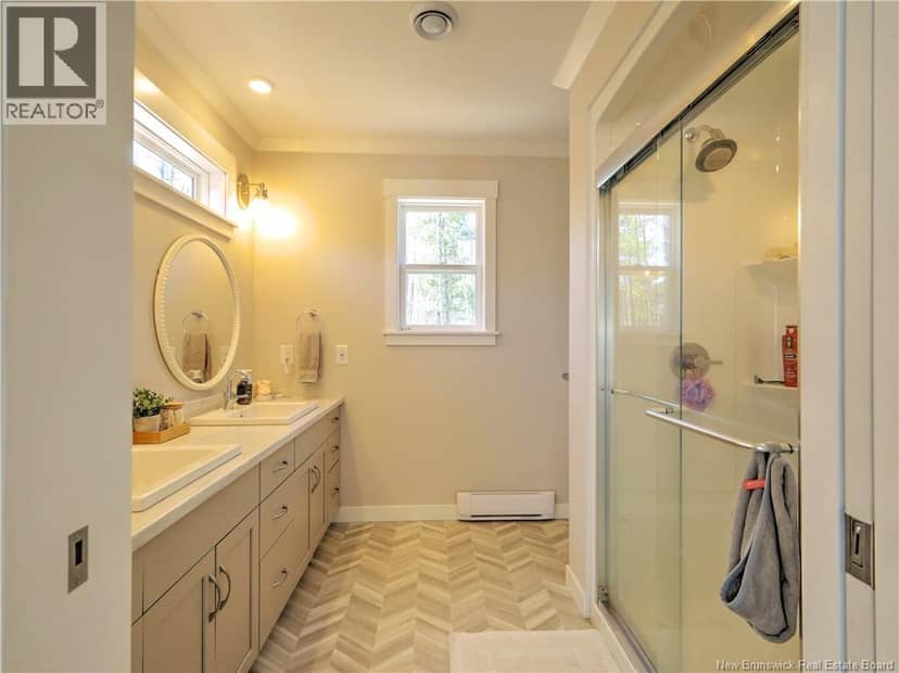 124 Diamond Square Road — photo 18 of 38
