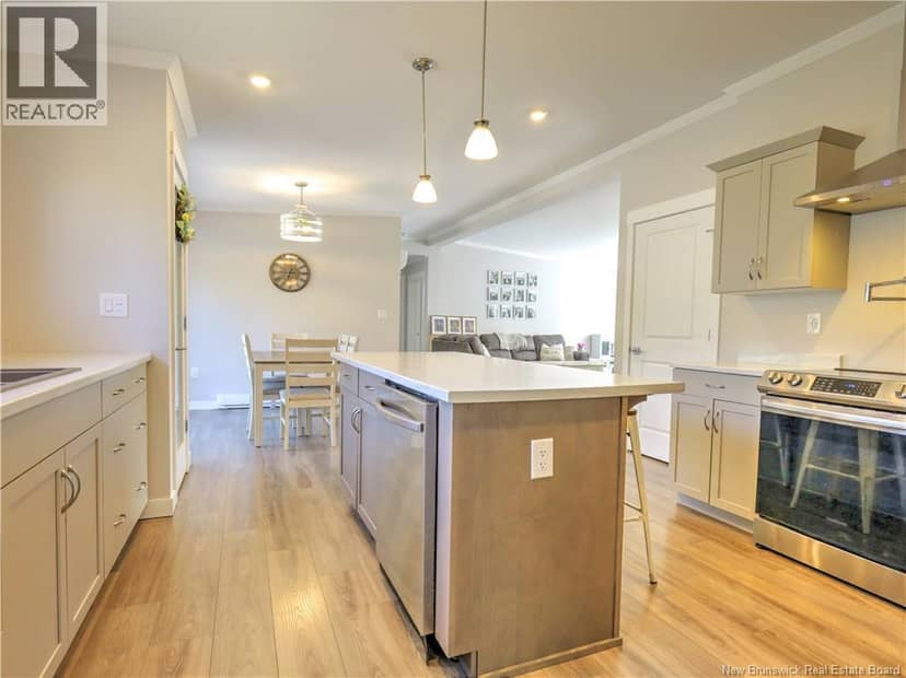 124 Diamond Square Road — photo 4 of 38