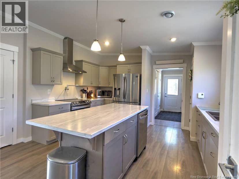 124 Diamond Square Road — photo 9 of 38