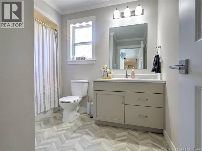 124 Diamond Square Road — photo 25 of 38