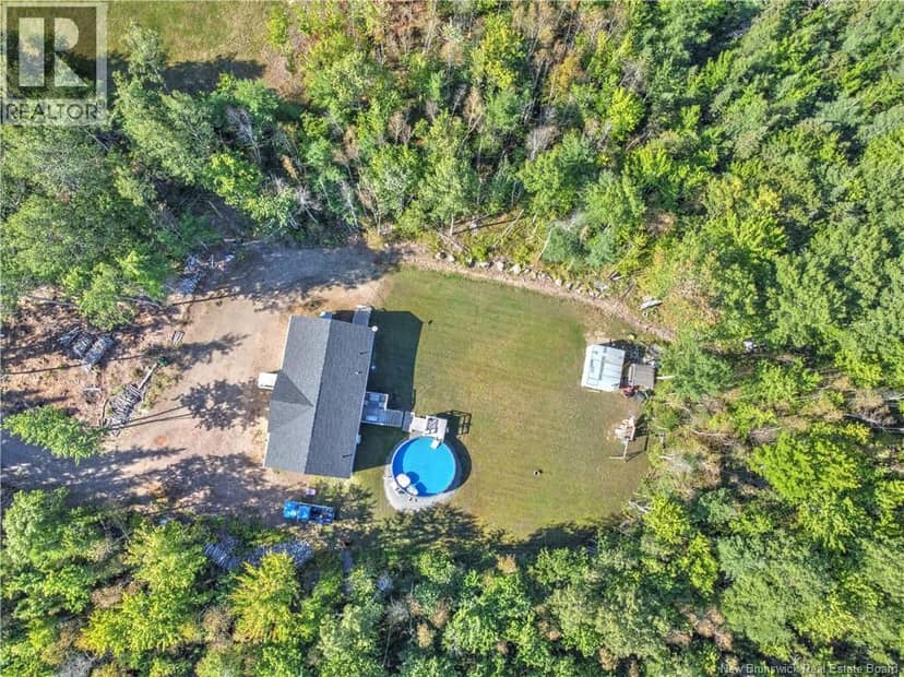 124 Diamond Square Road — photo 3 of 38