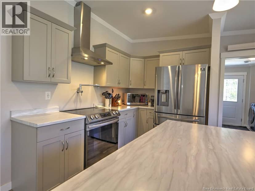 124 Diamond Square Road — photo 7 of 38