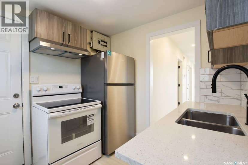 815 Elphinstone STREET — photo 10 of 16