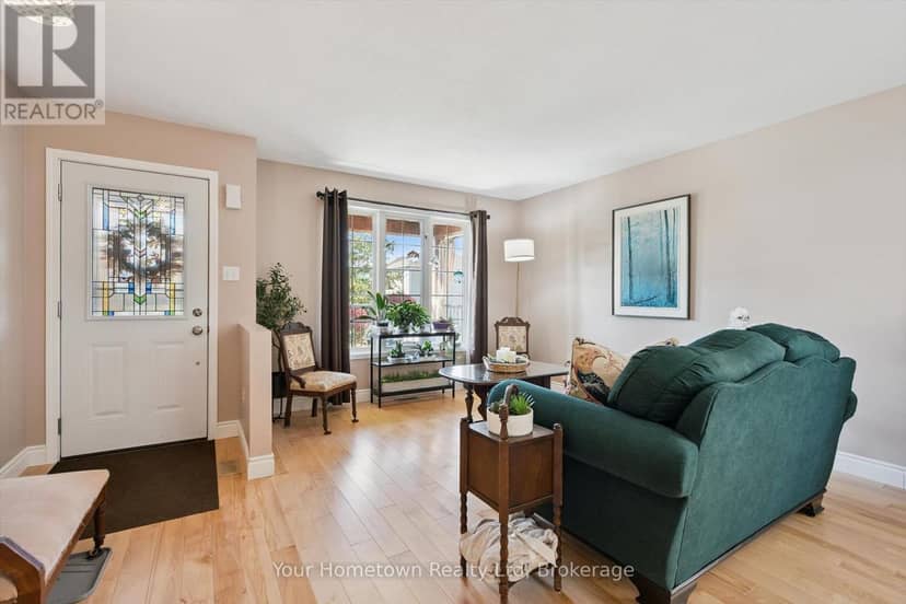 45 Peglar Crescent — photo 7 of 40