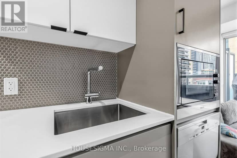 310 - 11 Lillian Street — photo 10 of 25