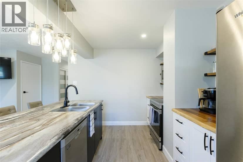 215 TRUDEAU DRIVE Unit# 69 — photo 11 of 32