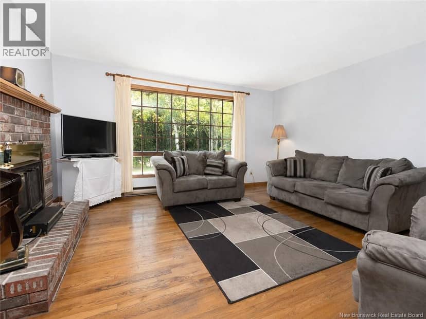 215 Hughes Street — photo 14 of 34