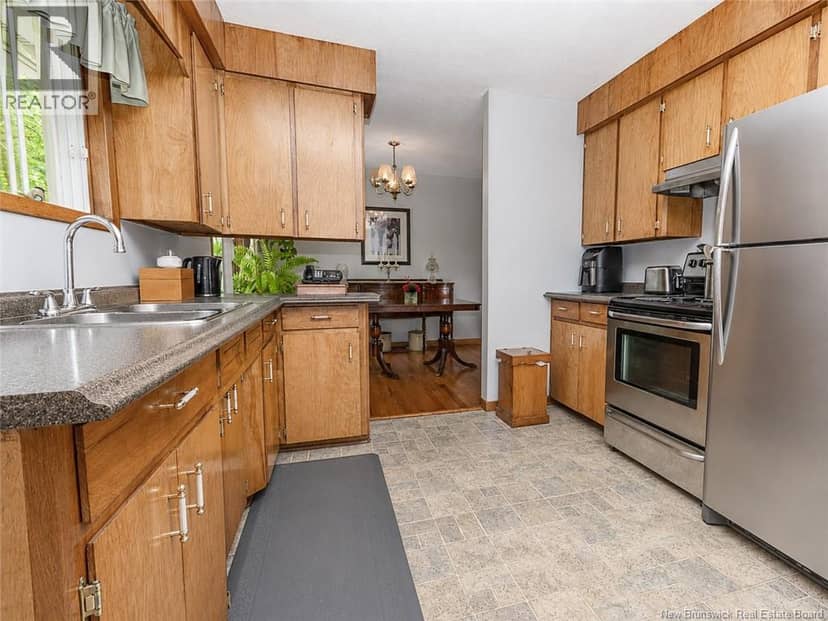 215 Hughes Street — photo 11 of 34