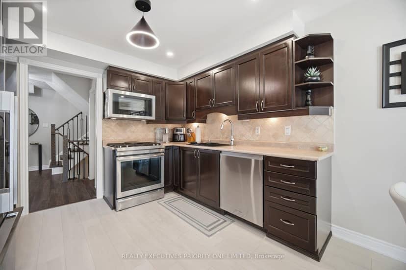 8 Waterbury Street — photo 10 of 36