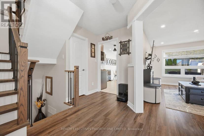 8 Waterbury Street, Caledon, photo 4