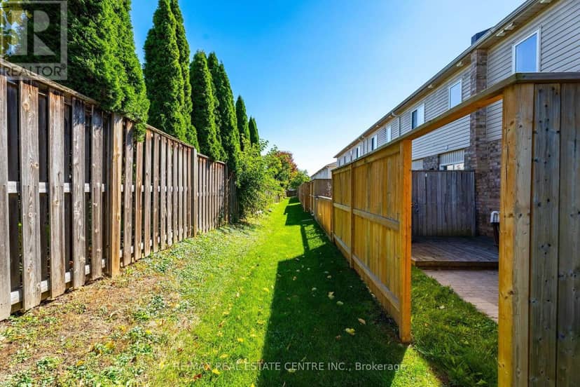 11 - 20 Shackleton Drive — photo 33 of 34