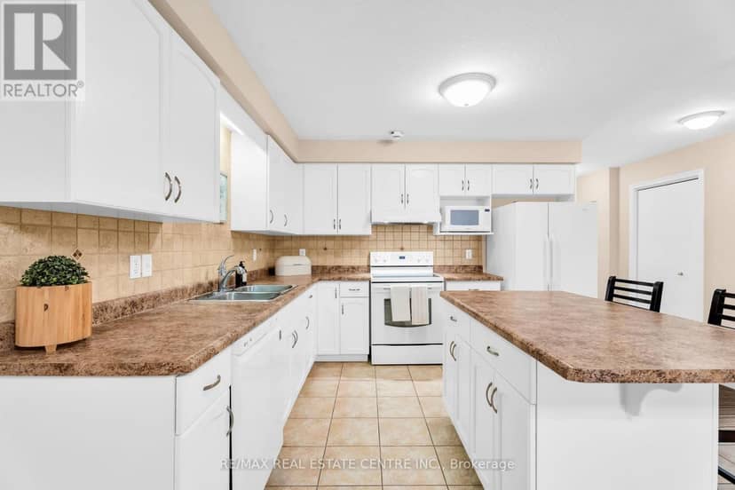 11 - 20 Shackleton Drive — photo 9 of 34