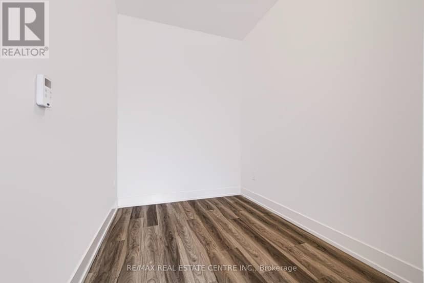 517 - 1100 Lackner Place — photo 13 of 29