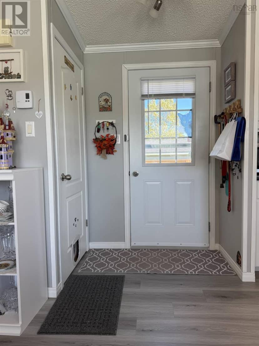 14 Ventura Avenue — photo 4 of 30