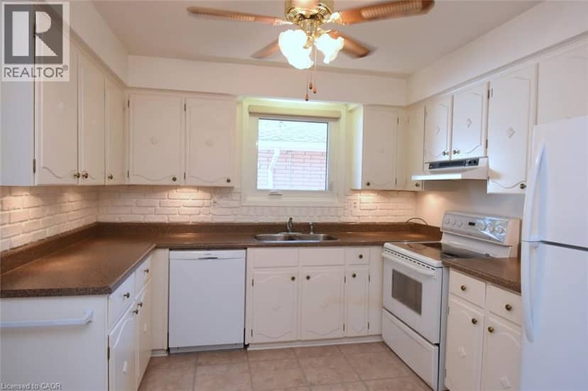 5 ROGERS Road — photo 11 of 32