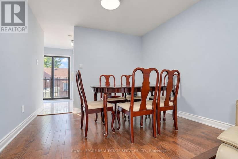 10 - 10 Reidmount Avenue — photo 11 of 40