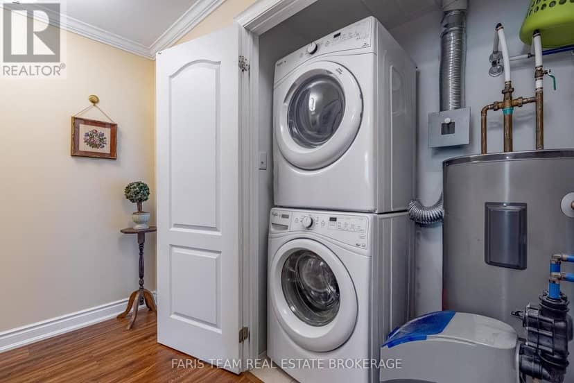 212 - 42 Ferndale Drive S — photo 15 of 21