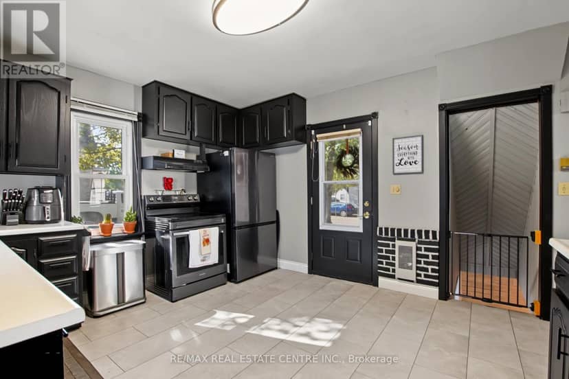 215 Elgin Street S — photo 14 of 40