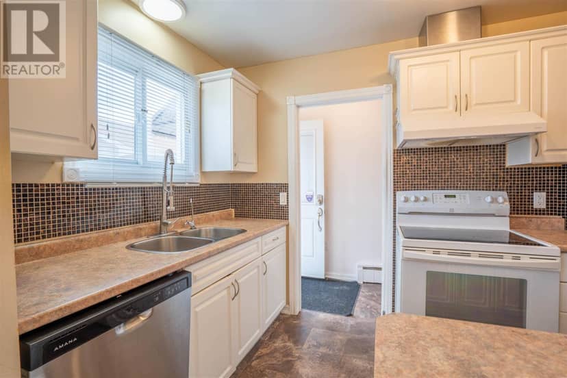 34 Routledge AVE — photo 17 of 32