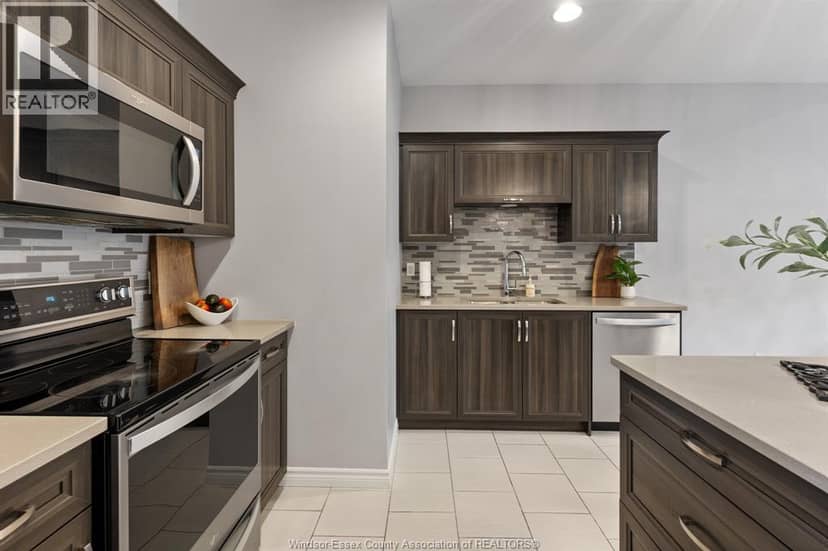 6114 Tiburon Crescent — photo 14 of 35