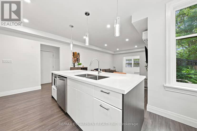 2177 Lakeshore Road — photo 11 of 40