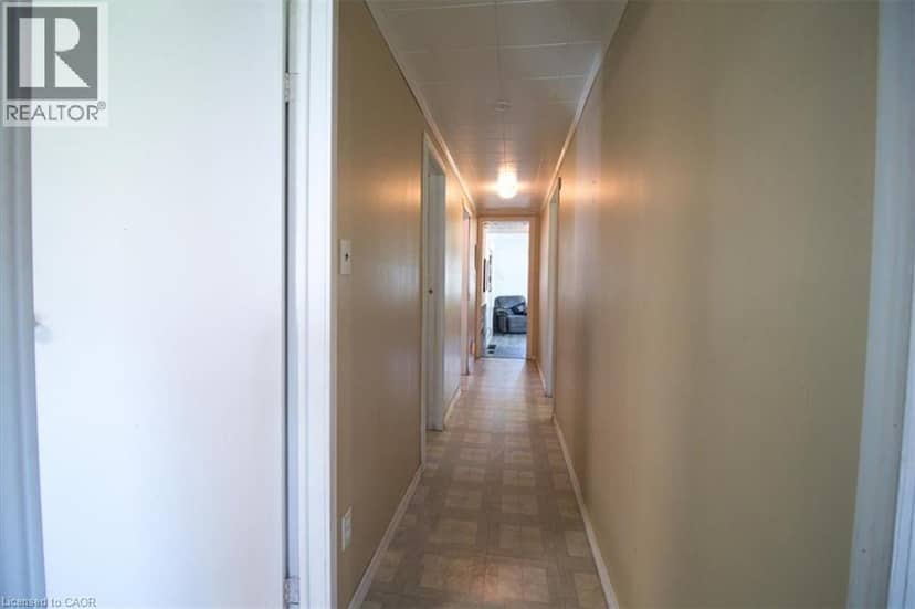 252 QUEEN Street — photo 14 of 33