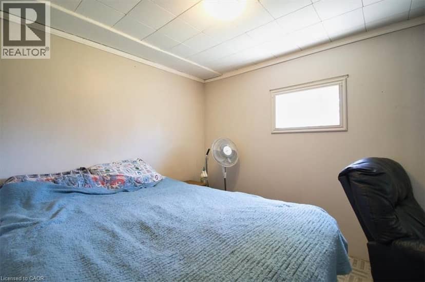 252 QUEEN Street — photo 16 of 33
