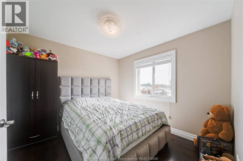 3072 Troup Crescent — photo 19 of 33