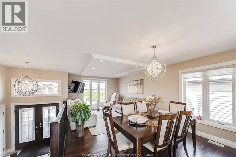 3072 Troup Crescent — photo 9 of 33