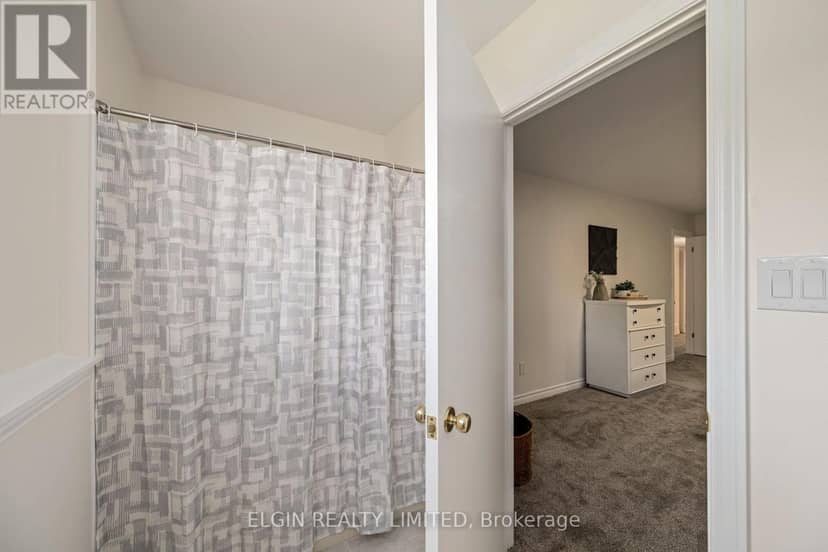 52 Oldewood Crescent — photo 24 of 34