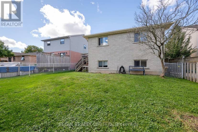 52 Oldewood Crescent — photo 29 of 34