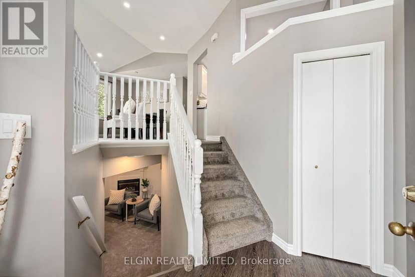 52 Oldewood Crescent — photo 4 of 34