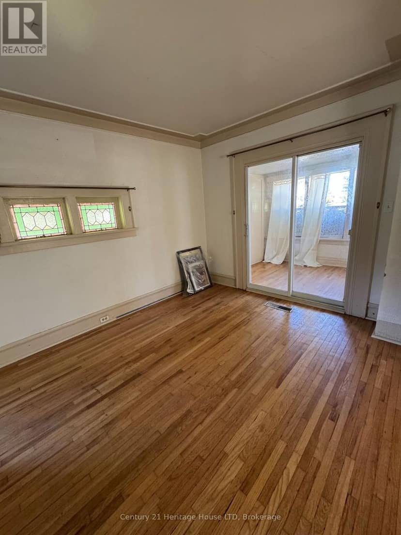 4488 Eastwood Crescent — photo 12 of 27